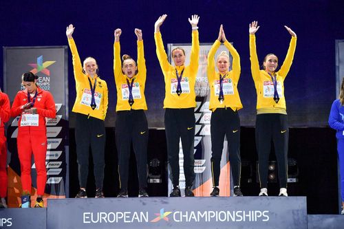 Jessica-Bianca Wessolly glücklich und mit Goldmedaille zurück aus München